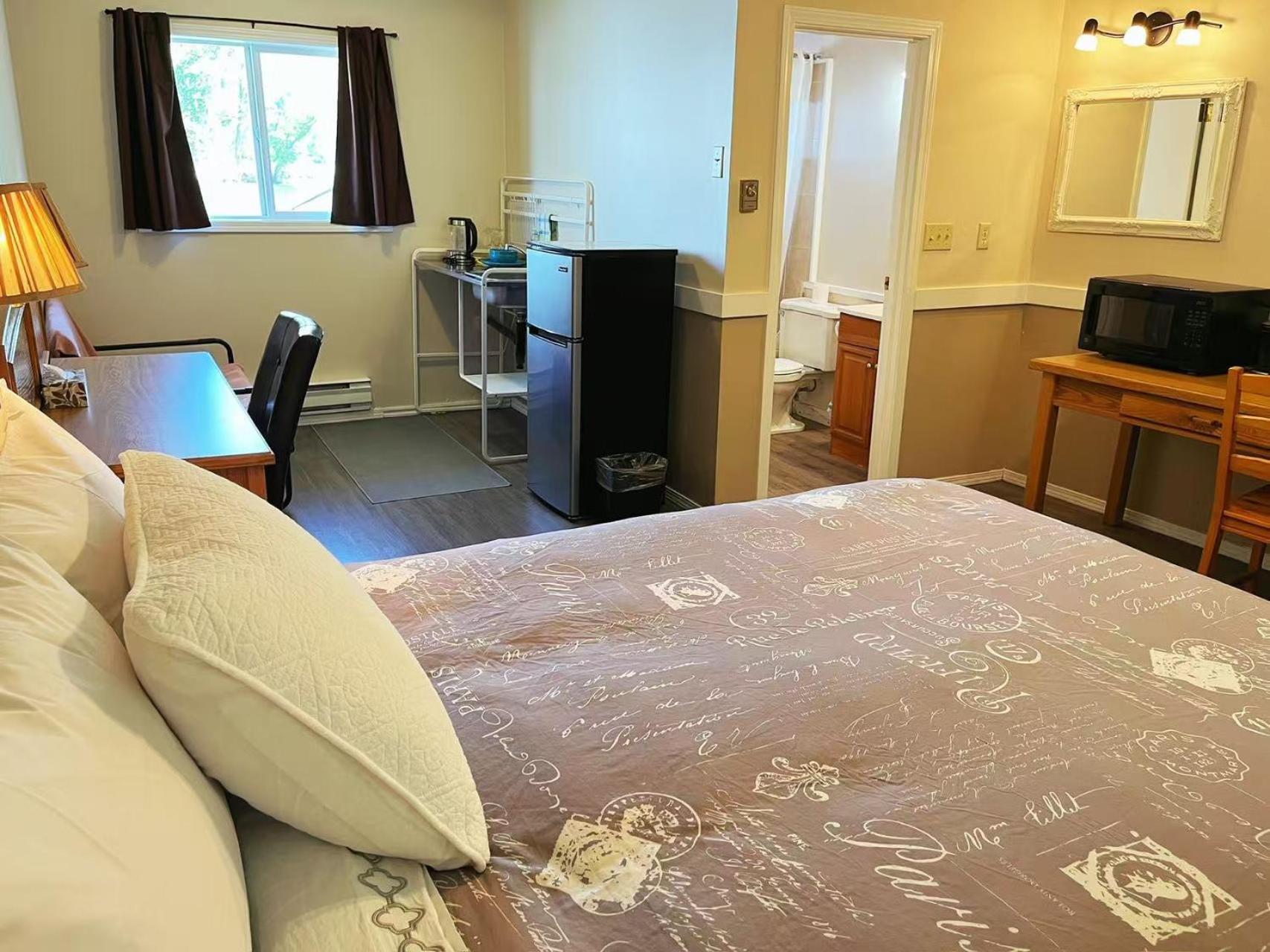 Rivermount Motel Little Fort Bagian luar foto