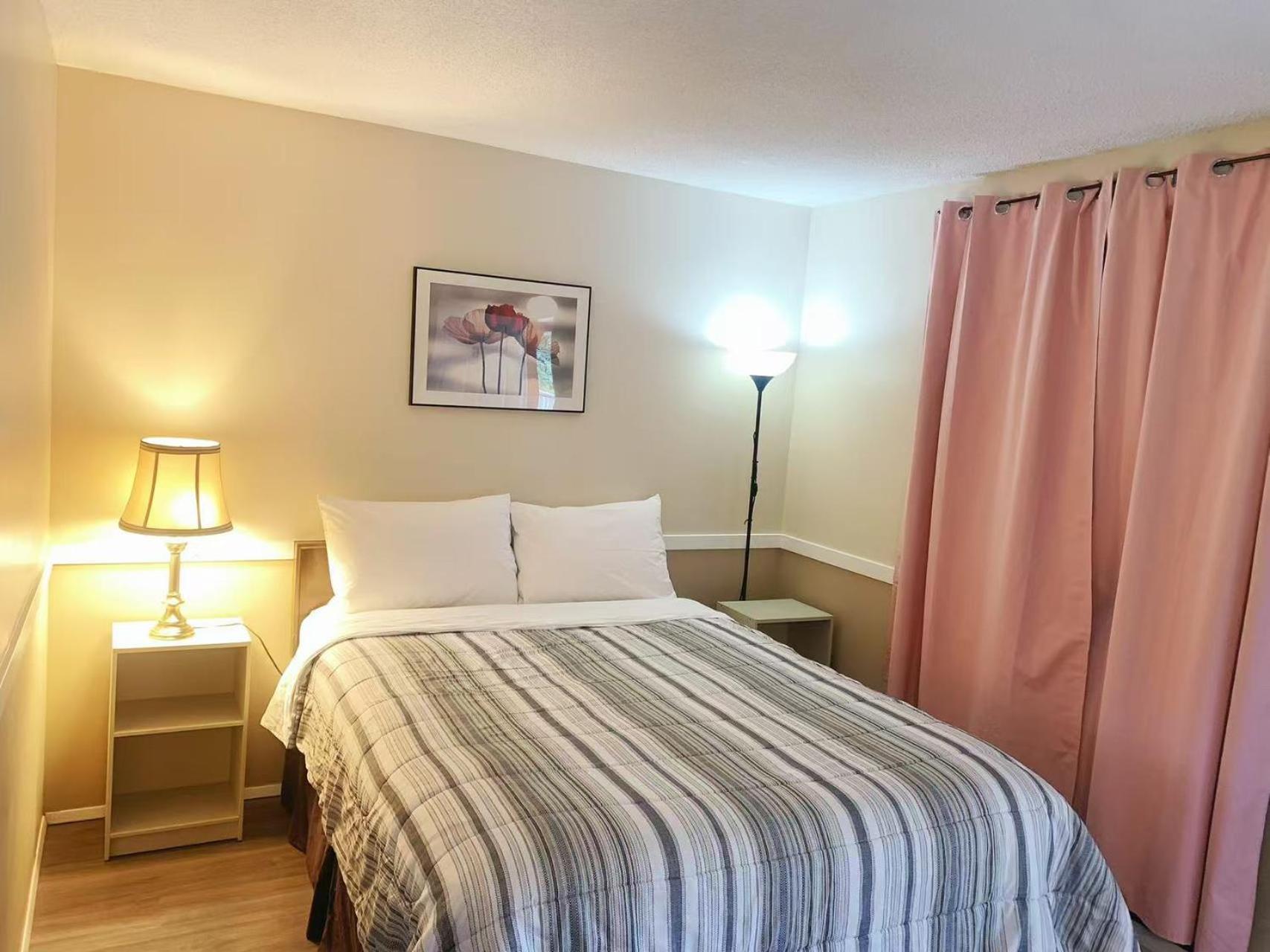 Rivermount Motel Little Fort Bagian luar foto