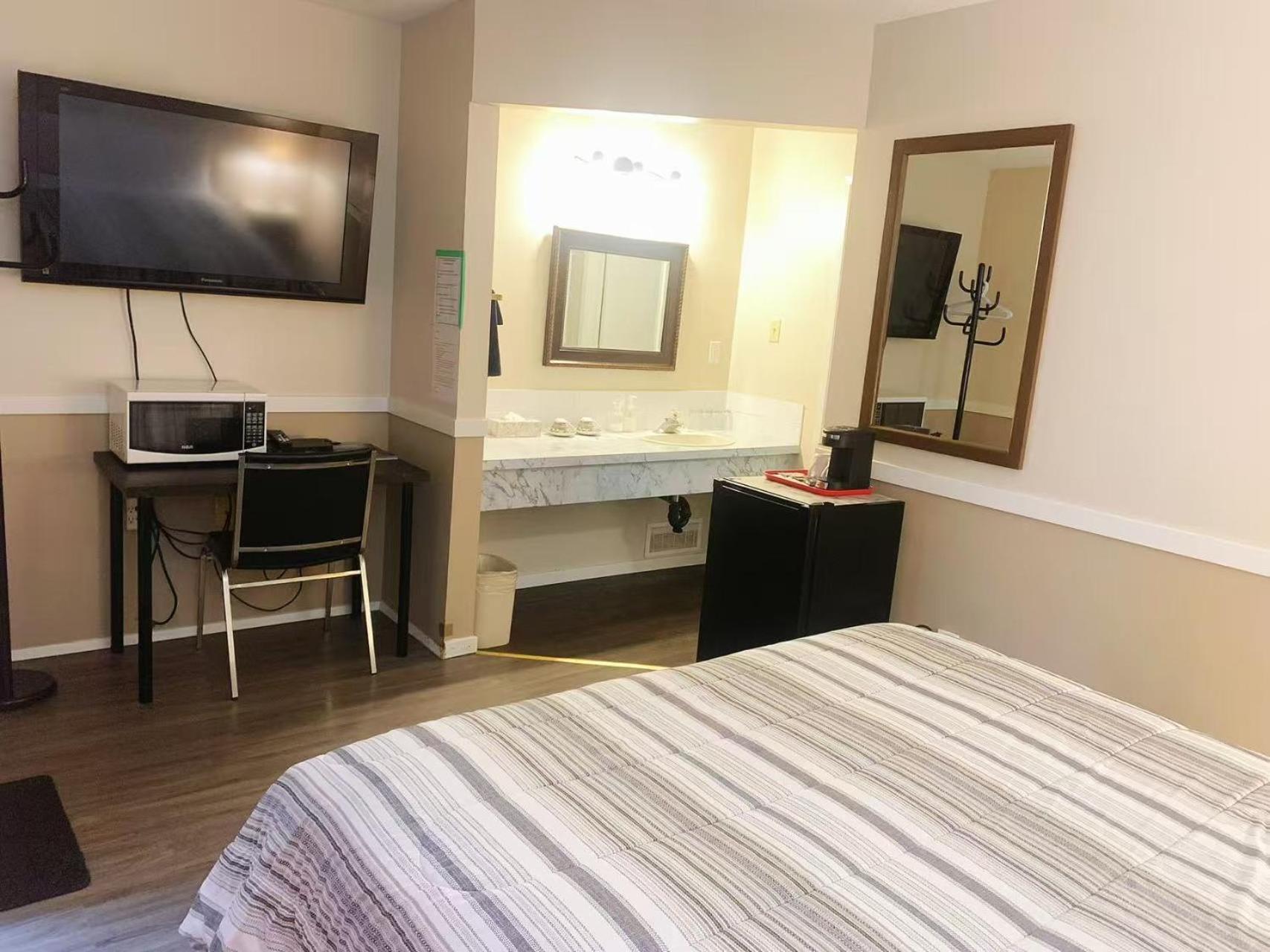 Rivermount Motel Little Fort Bagian luar foto