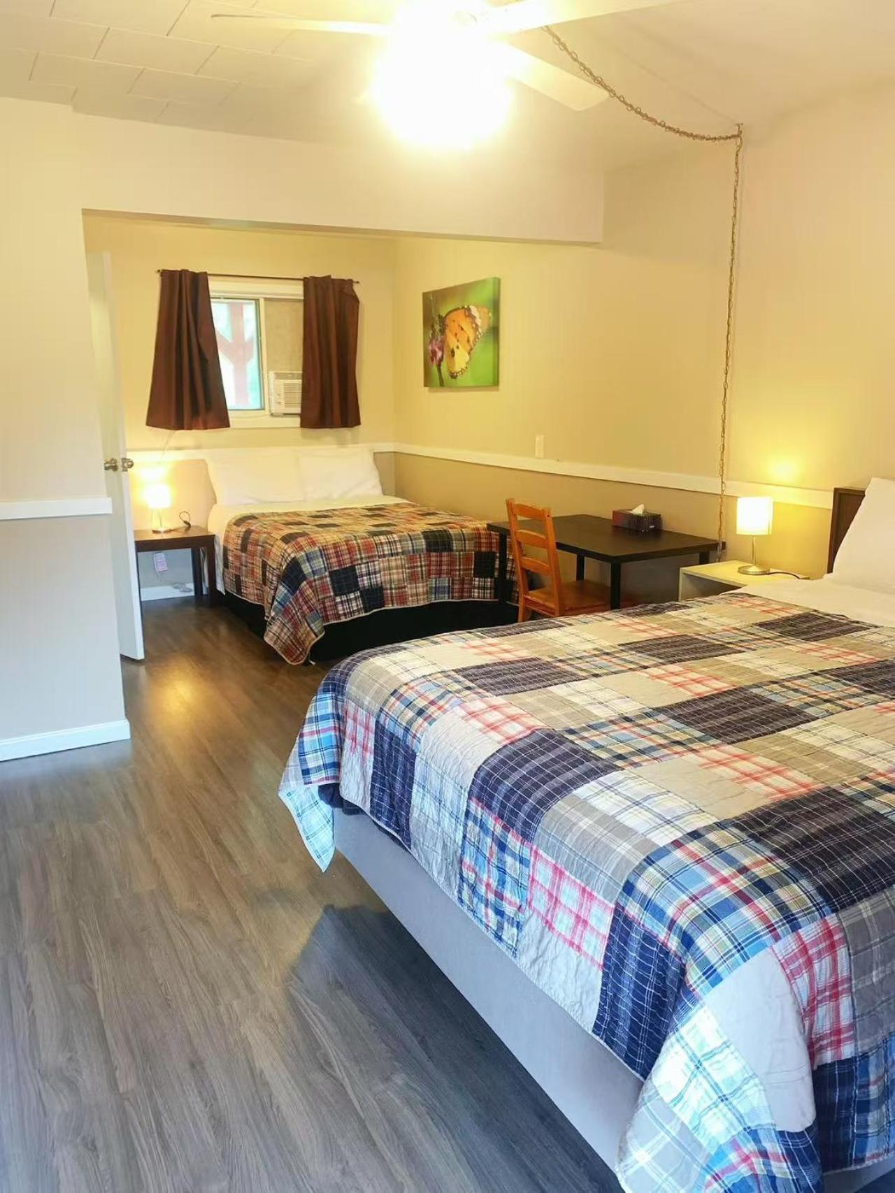 Rivermount Motel Little Fort Bagian luar foto