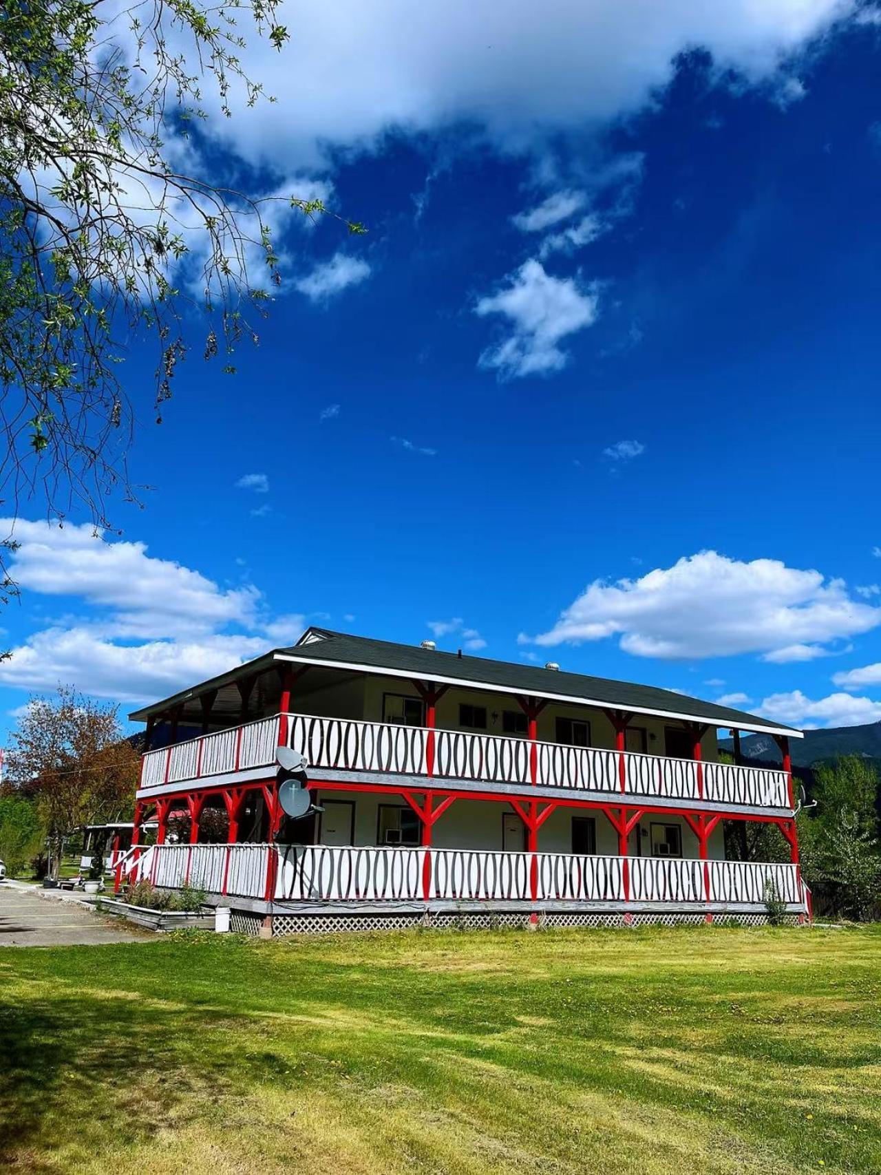 Rivermount Motel Little Fort Bagian luar foto