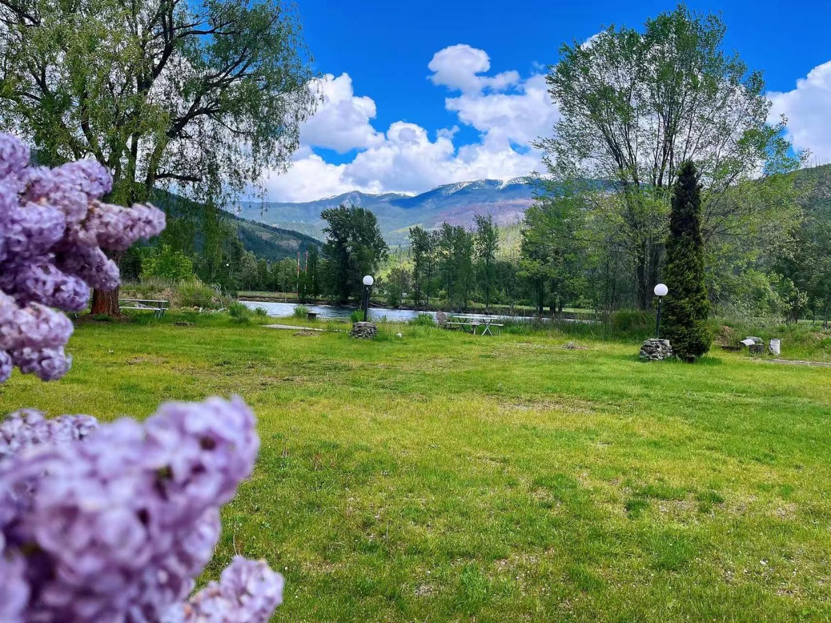 Rivermount Motel Little Fort Bagian luar foto