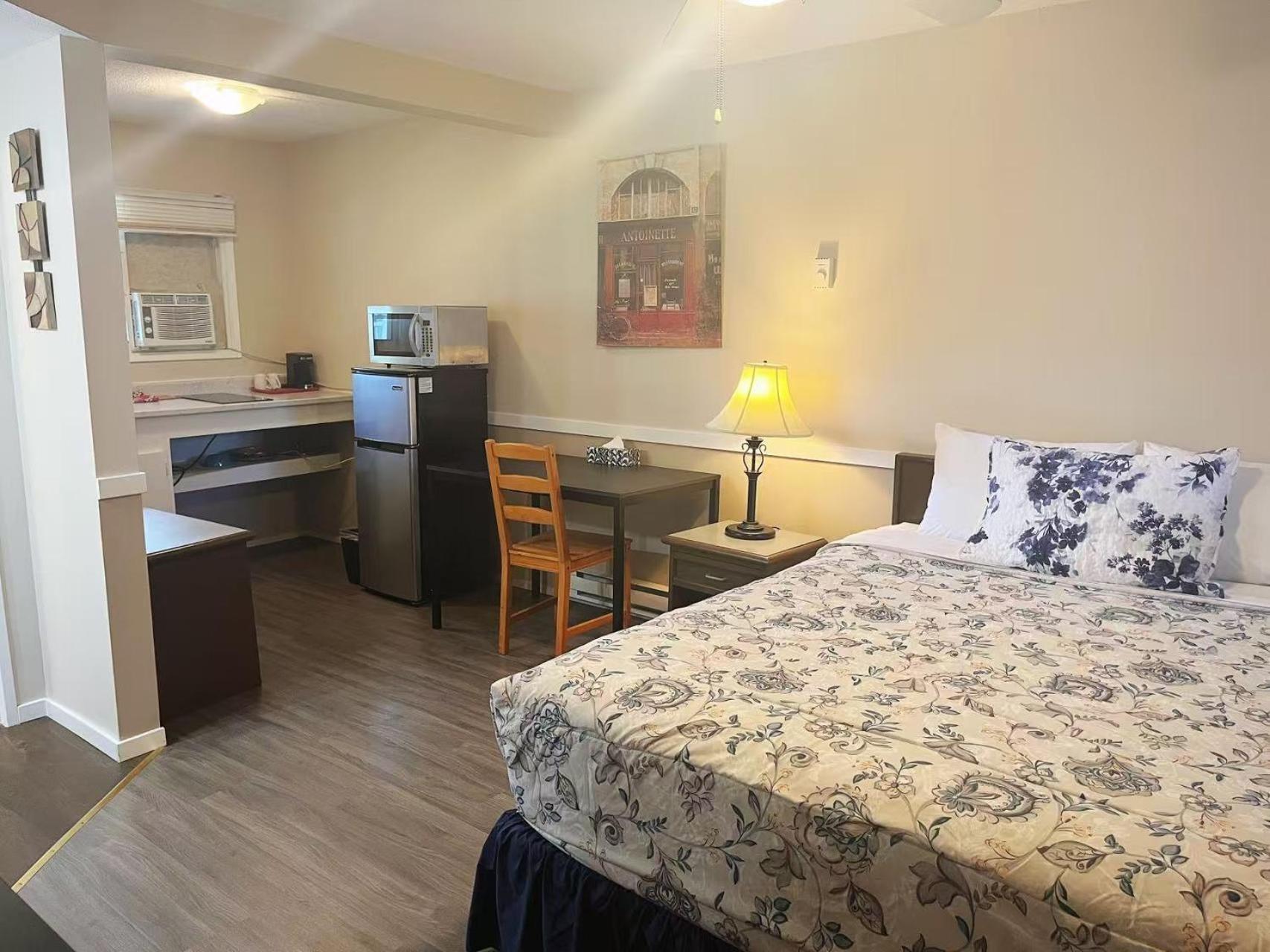 Rivermount Motel Little Fort Bagian luar foto