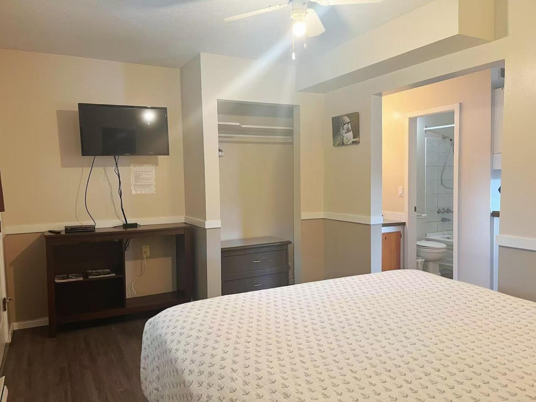 Rivermount Motel Little Fort Bagian luar foto