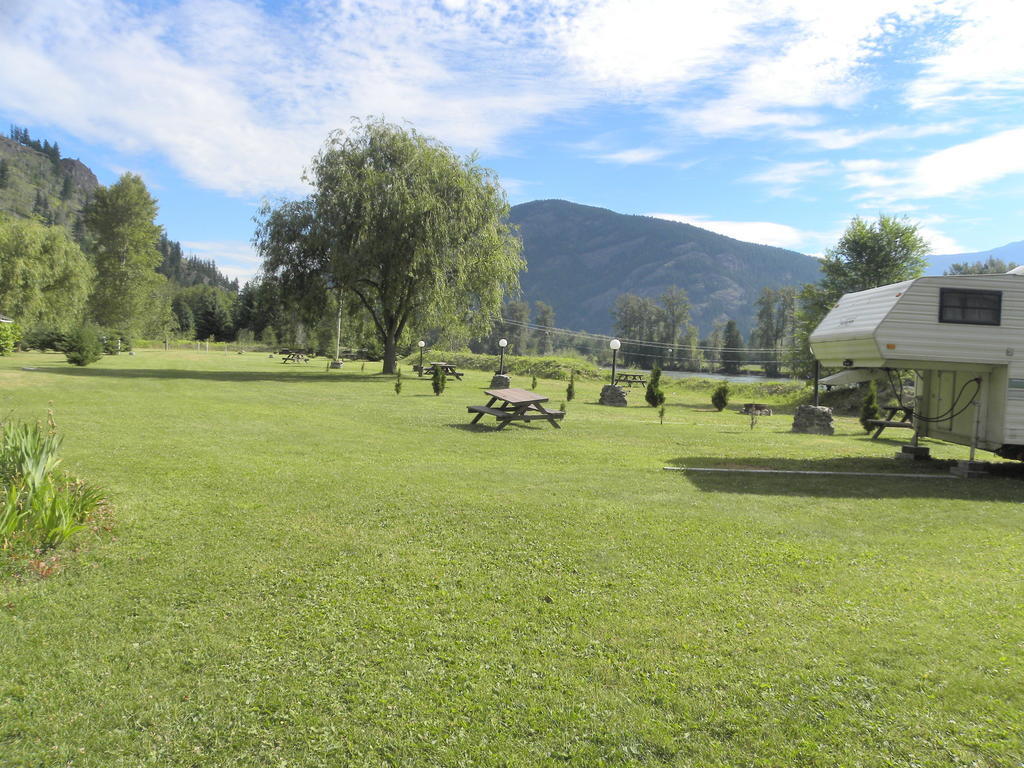 Rivermount Motel Little Fort Bagian luar foto