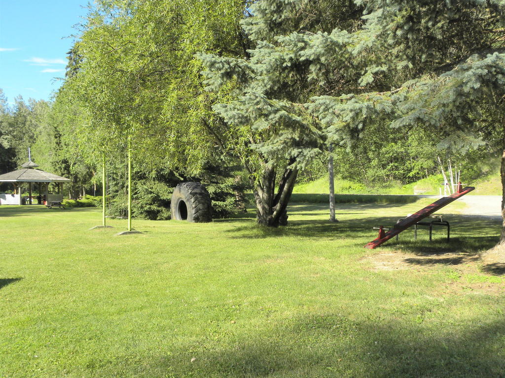 Rivermount Motel Little Fort Bagian luar foto