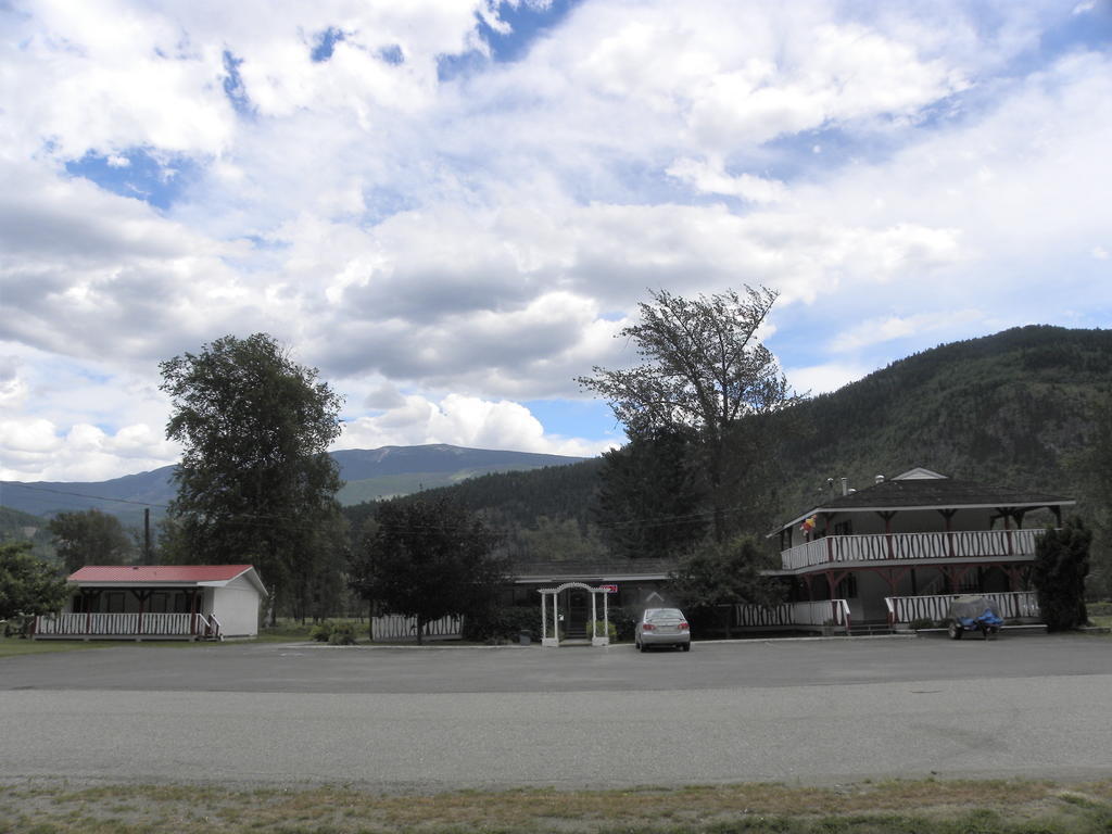 Rivermount Motel Little Fort Bagian luar foto